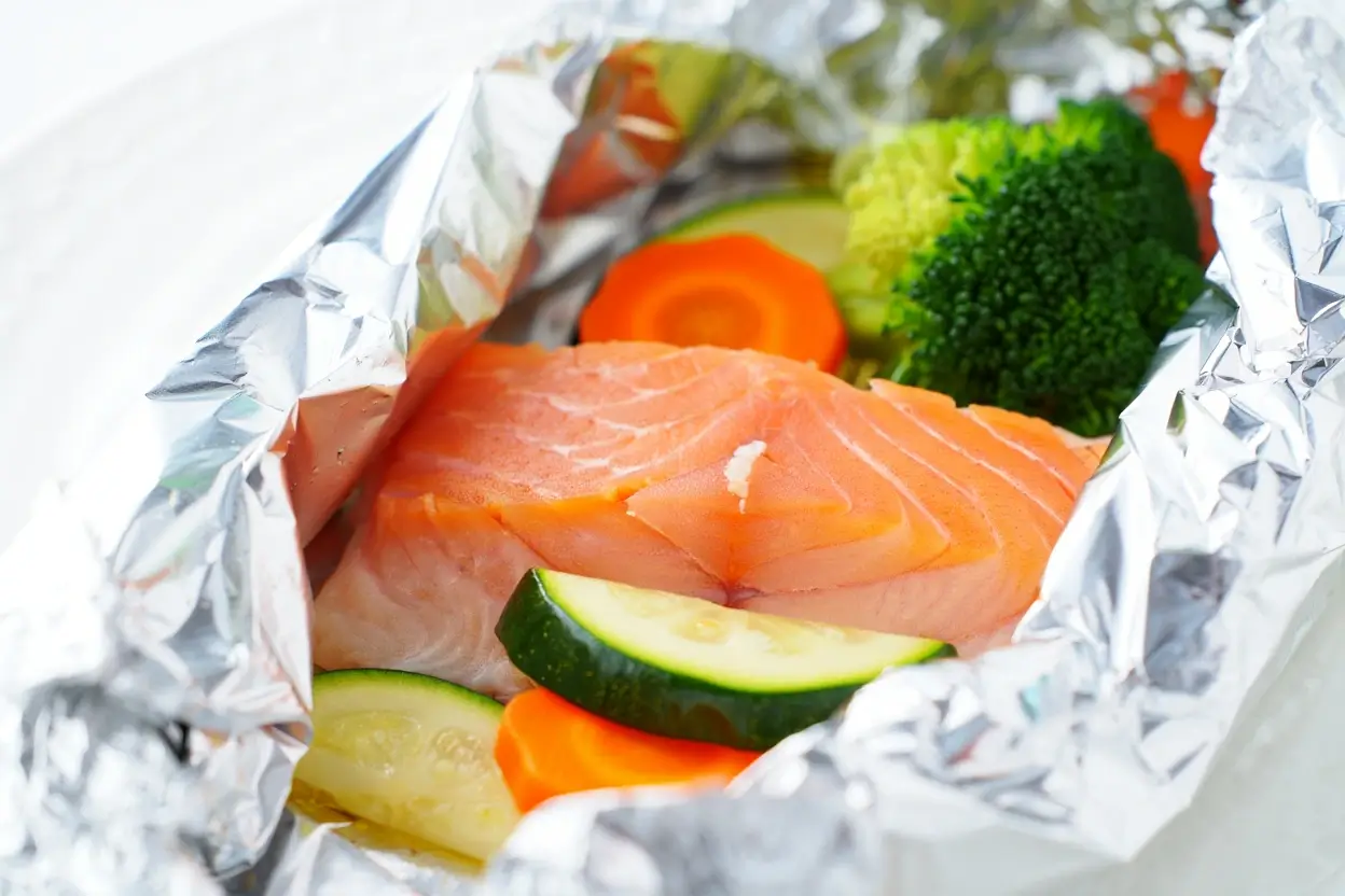 Peixe assado com legumes