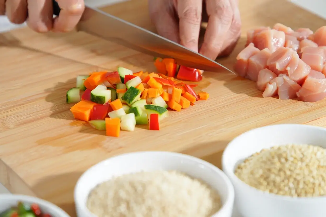 Preparo dos ingredientes da marmita